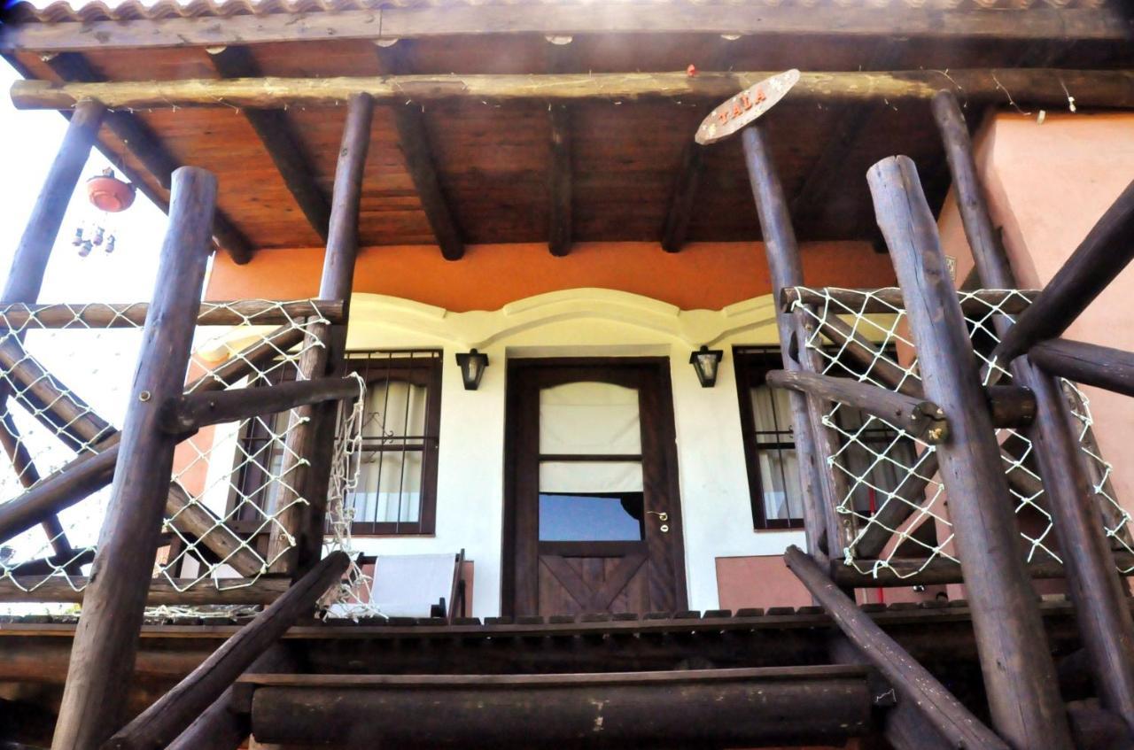 Del Ysyry Lodge Colón